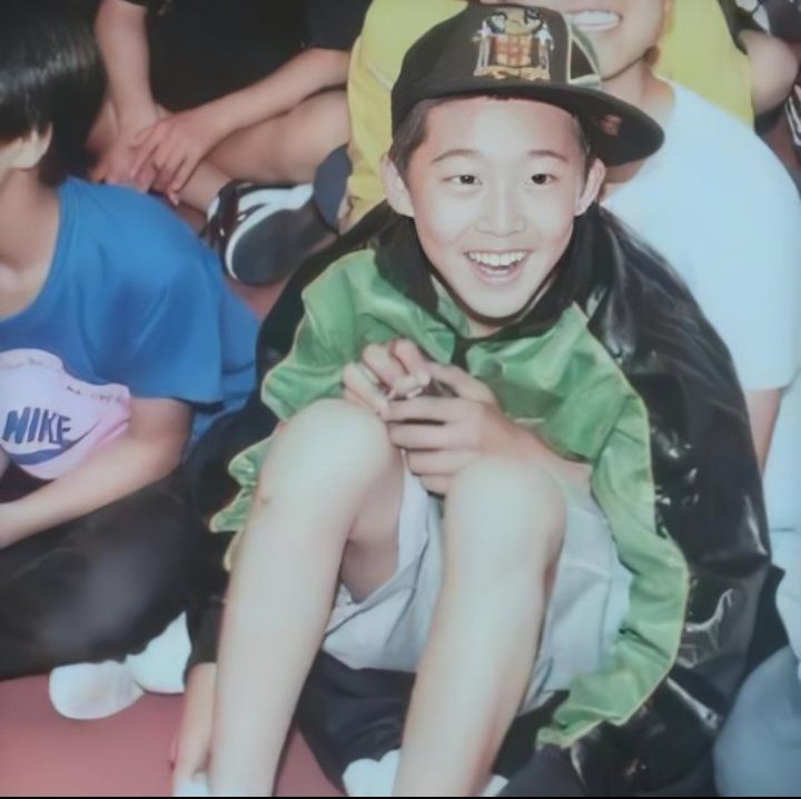 hanbinsnaps's tweet photo. This Hanbin childhood photo exists 🥺 https://t.co/9JYdAFmjdo