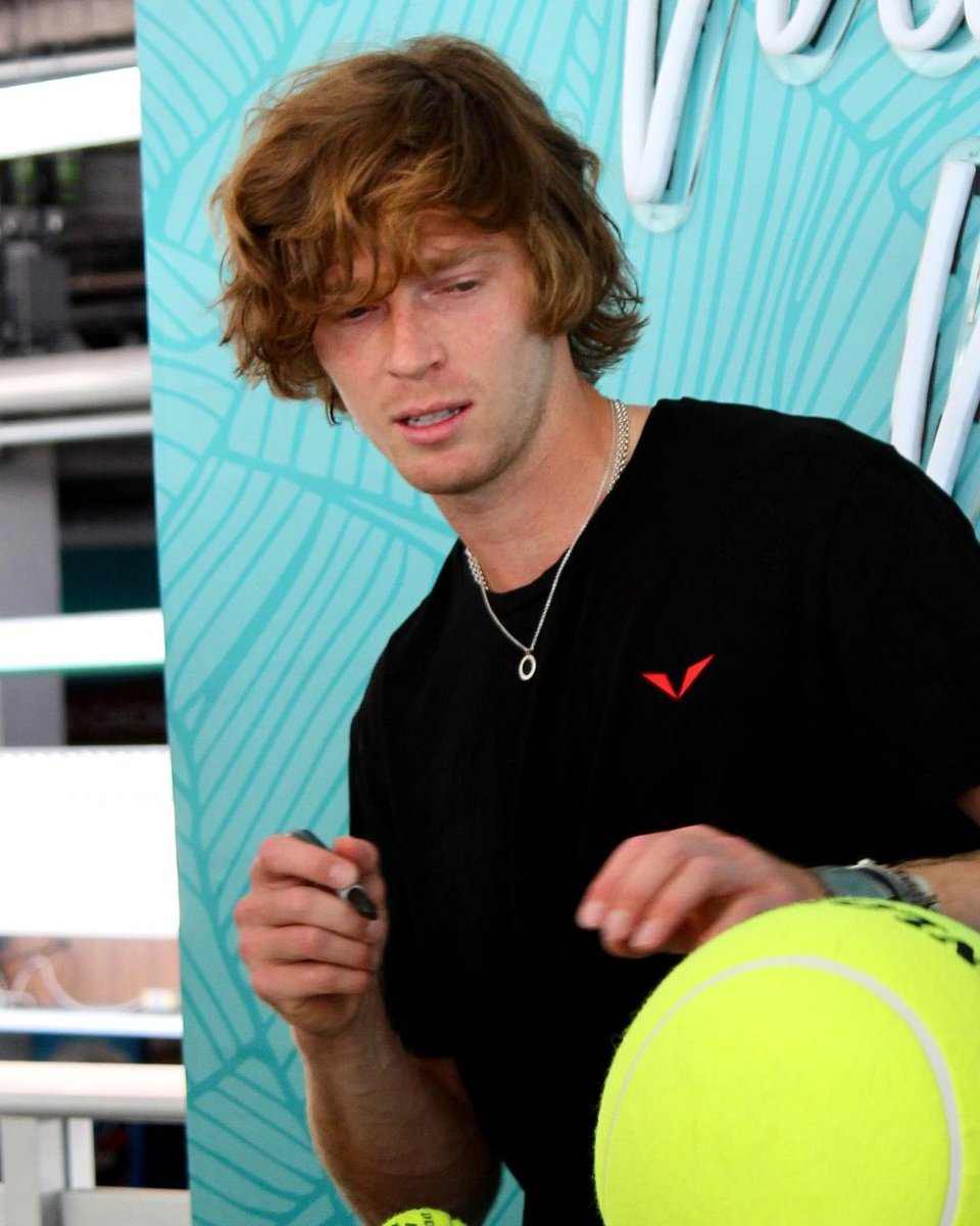 maisonpq's tweet image. 🖤🖤🖤
📸 gabrielaerojas IG