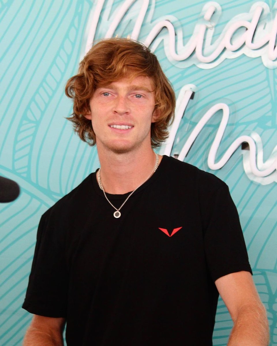 maisonpq's tweet image. 🖤🖤🖤
📸 gabrielaerojas IG