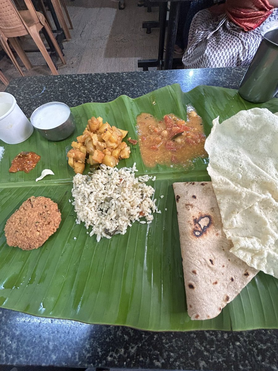 PantryCar's tweet photo. Kannula Jalam Moment!
After having coconut added palyas for days, got emotional after seeing 🥔 kaara Kari 🥹🥹
#IyerMess #Malleshwaram #Bengaluru #TamBrahmFood https://t.co/L9LUwggYg7
