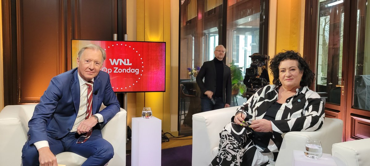 WNLOpZondag's tweet photo. WNL op Zondag: met BBB-leider @lientje1967 Caroline van der Plas, president-directeur van Shell Nederland Marjan van Loon, Frankrijk-correspondent @stefandevries en @nrc-journalist Wouter van Noort. #WNL https://t.co/pbjXnmZzHH