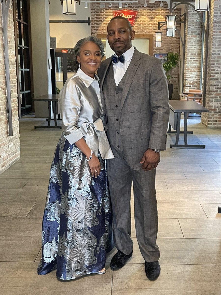 MYELOMAhope's tweet photo. Everyone who knows my myeloma journey knows how important family is to me. Making memories with my family is what give me hope. I gained a son Friday night. I’m grateful to have experienced the marriage of my daughter, nine and a half years after dx. #foreverCarters https://t.co/rLulUzUZzr