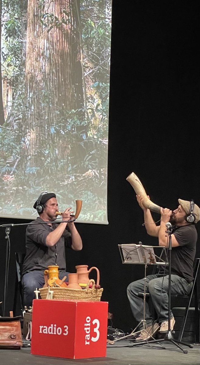Hector Castrillejo y Carlos Herrero, El Naán formato dúo, convocando a la tribu y aquí estamos en #EcotopíasRadio3 en directo en <a href="/LaCasaEncendida/">La Casa Encendida</a>