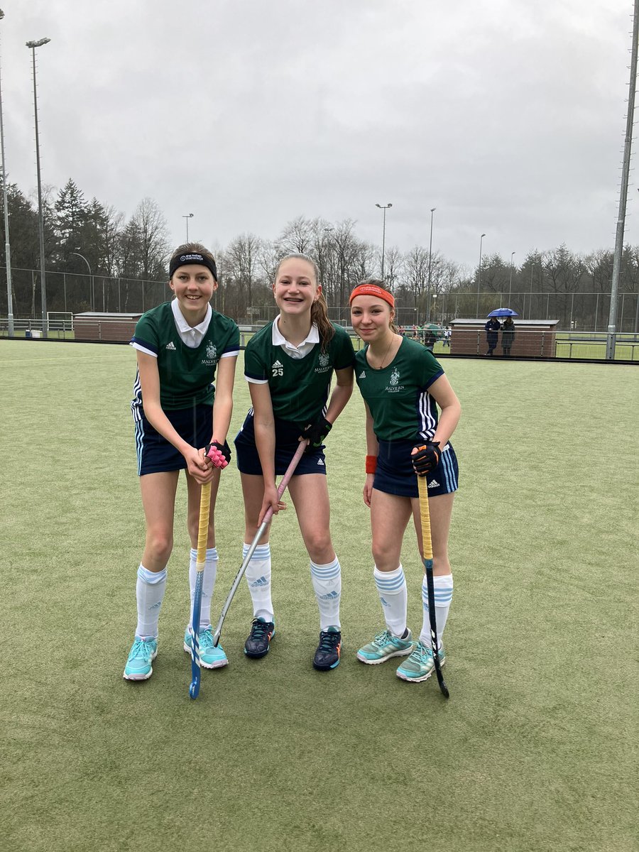 Team talk for our U18’s to get ready for their first game of the tour! Great to be joined by 3 of Holland’s own to share some insight #bleedgreen #malvern