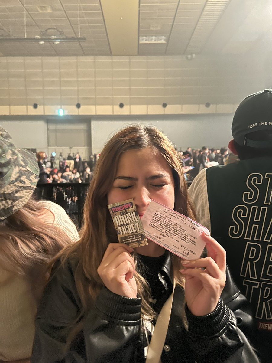 alexailacad's tweet photo. I’ve waited all my life for this moment. Flew all the way from the Philippines just to finally see you here in Japan, @MCRofficial. My heart might not be able to take this 😭🖤 https://t.co/Xisg9gwNTW