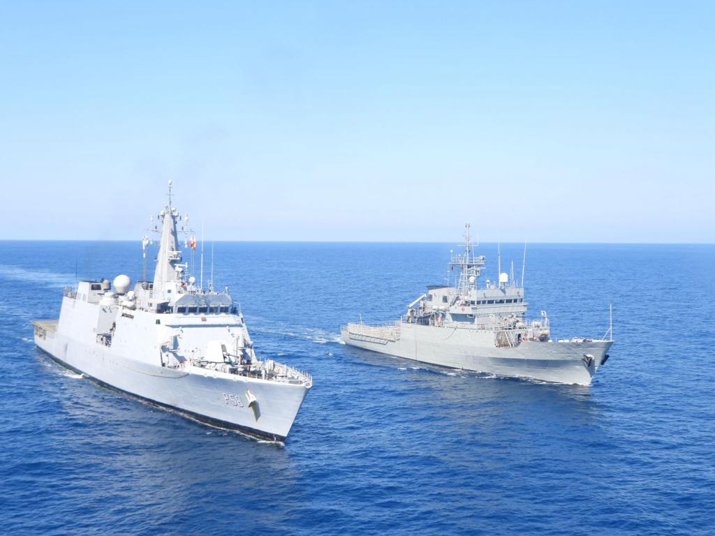 EMADmde's tweet photo. ¡Mejor cooperando juntos! 🤝 El Patrullero de Altura #Vigía de la @Armada_esp 🇪🇸 realiza maniobras en el sur de Baleares con la corbeta india 🇮🇳 #Sumdha #MOPS https://t.co/0SNEjCIaaW