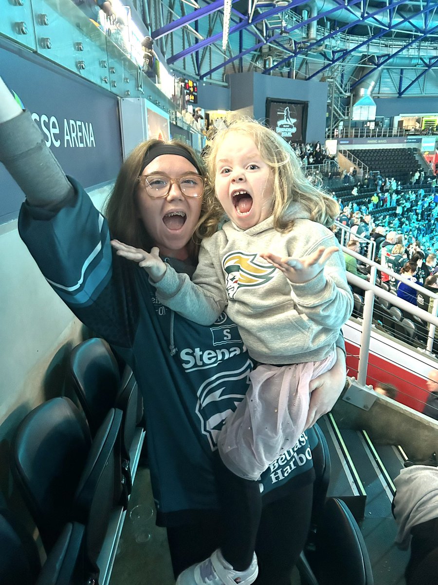I think it safe to say Charlotte enjoyed that <a href="/BelfastGiants/">Belfast Giants</a> 9-1 win last night #gaintselfie #WeAreGiants