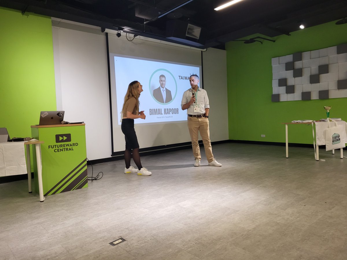PetrOcko's tweet photo. Finále CZ-TW knedlíčkového ideathon aka #dumplingshack právě začíná v prostoru @futureward_tw #Taipei! Nejlepší týmy představí svoje projekty např. v oblasti redukce CO2, představení Tchajwanu jako destinace snů nebo podpory českých brandů ve světě.
@CzechInvest_CZ https://t.co/a4Yps8LSPt