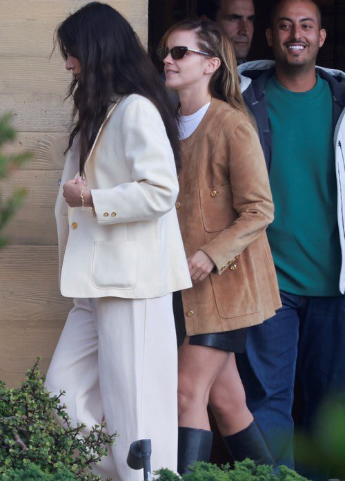 Emma Watson ITALY on Twitter: "Emma Watson paparazzata a Nobu - Malibu