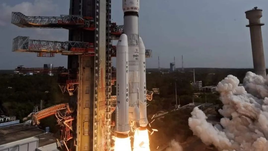 Devang_9o's tweet photo. Congratulations ISRO - Indian Space Research Organisation for the successful launch of LVM3-M3/Oneweb India-2 Mission 🚀 carrying 36 satellites from #Sriharikota.Another proud moment for the nation 🇮🇳 https://t.co/MF7hSezcfa