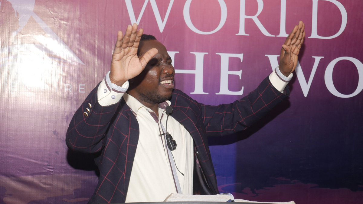 TheChristEmpire's tweet photo. When we worship, we draw near to the heart of God, and experience His love and presence in a profound way 🌟
#DeepWorship
#TheChristEmpire
#SuperSundayService
#ActivatingTheBlessing
#PBB
#FixingTheWorldWithTheWord https://t.co/xKTPR1dUPv