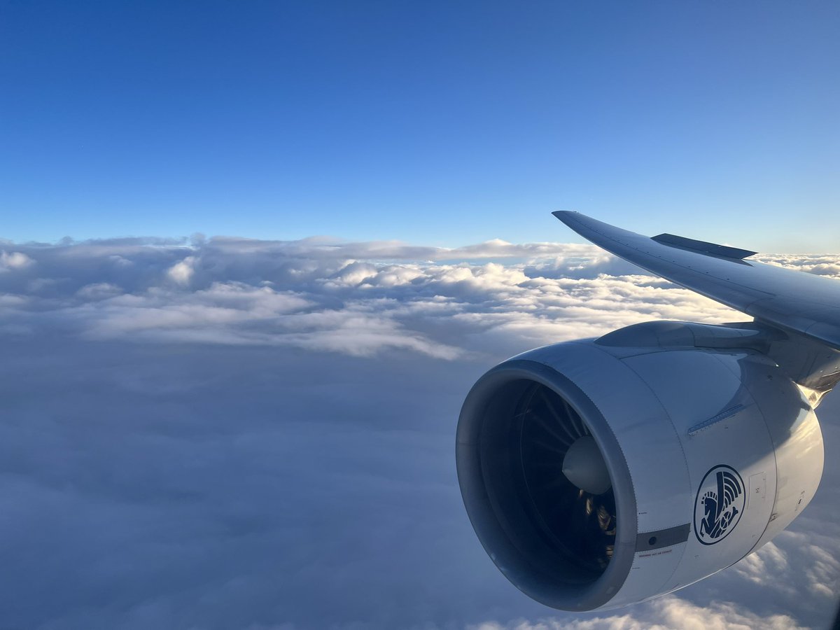 DamienLcc's tweet photo. Retour de Bombay 🇮🇳 en mise en place sur 777-200. 9h20 de vol pour apprécier la Business et arriver en pleine forme à Paris #AirFrance @airfrance #AF217 #CrewLife #PilotLife https://t.co/IP6xNU8WoB