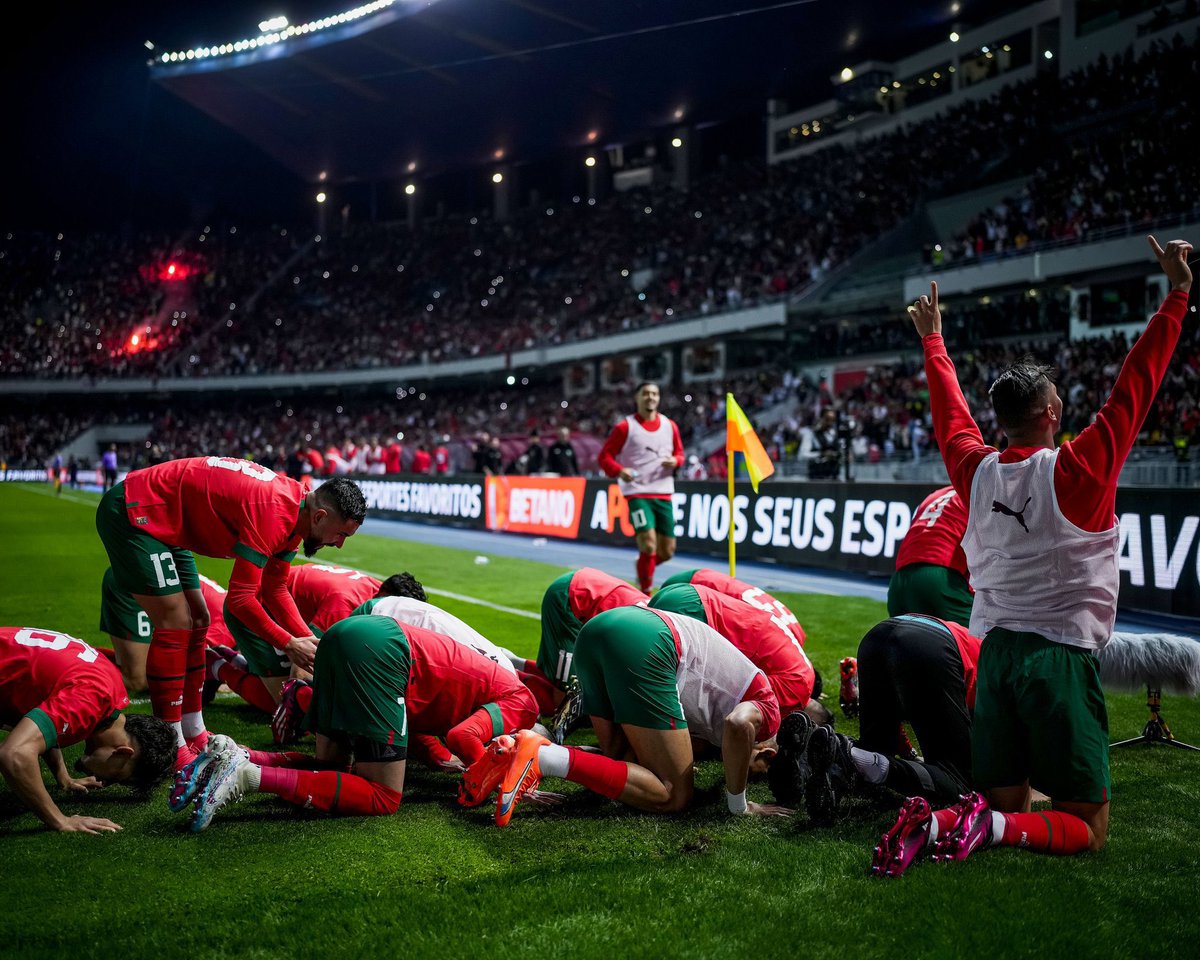 Walid Regragui: “Kami mengalahkan Brazil, di tengah Ramadhan, setelah melakukan Sholat Tarawih. Ini gila ! AFCON berikutnya? Tentu saja kami favorit tapi kami tahu Afrika dan itu sulit.”

MashaAllah Maroko!🇲🇦🤲

📝Press Conference