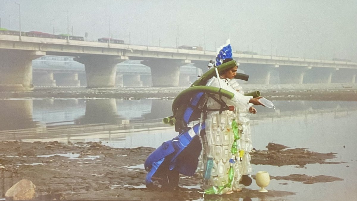 Went with the family to see @inBritish sponsored #FutureFantastic at @bicblr. Such creative talent from 🇮🇳, 🇬🇧 and around the 🌍, showcasing the #ClimateCrisis and the role #AI can play in a sustainable future. #AIArtworks #NammaBengaluru #UKIndia @JanakaP @albarrett09