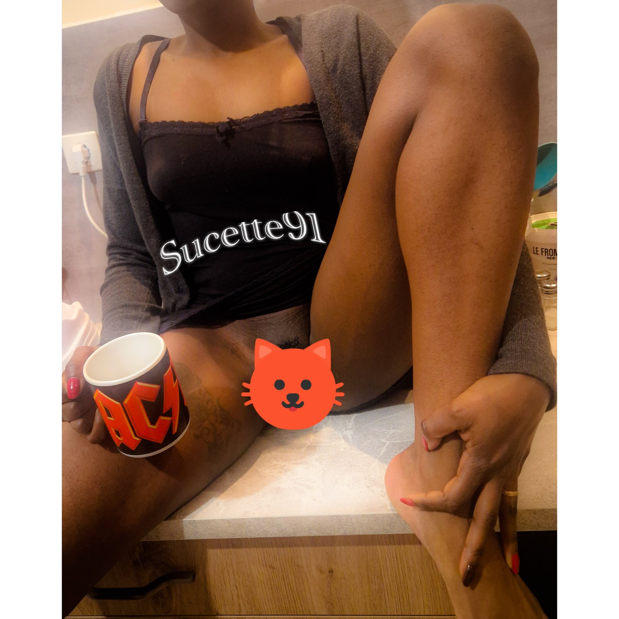 Hello les coquins! 😜 Quand ta femme t'attend comme ça dans la cuisine après le passage de l'esthéticienne 😈 Je vous l'envoie en dm ✉️ sans le minou 😽 si vous RT 🔄 la publication Bon #dimanchechatte 😋 https://t.co/uPsGsgvO4X