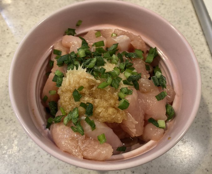 お弁当の仕込みなう🍱茄子切ろうとしたら少年アシベみたいなやつあった🍆 