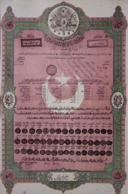 DARISI BUGÜN(KÜLER)E
Mustafa Kemal Atatürk 10.02.1902’de Harp Okulundan mezun olmuştur. Mezuniyet diploması da ektedir. Bu diplomanin verilişinden bu yana 121 yıl geçmiş olsa da gerçekliği hiçbir zaman tartışma konusu olmamıştır. Darısı bugünkü bazı tartışmalı diploma sahiplerine