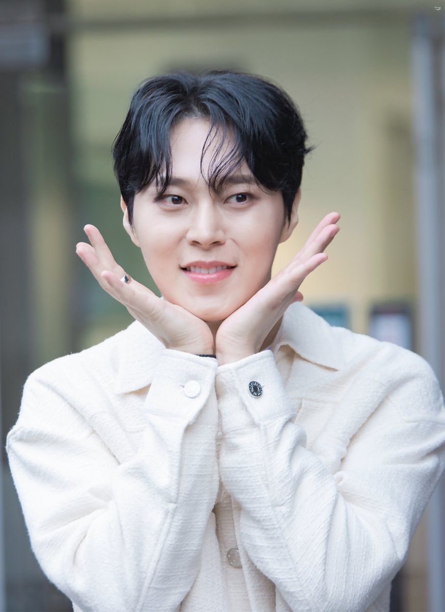 _Young_Img's tweet photo. 230325 토요일
베토벤 / 낮공
카스파 役 이해준 배우님

꽃받침 .. ✿(′ᵕ′*)

#이해준 https://t.co/ce7DmOfRJQ
