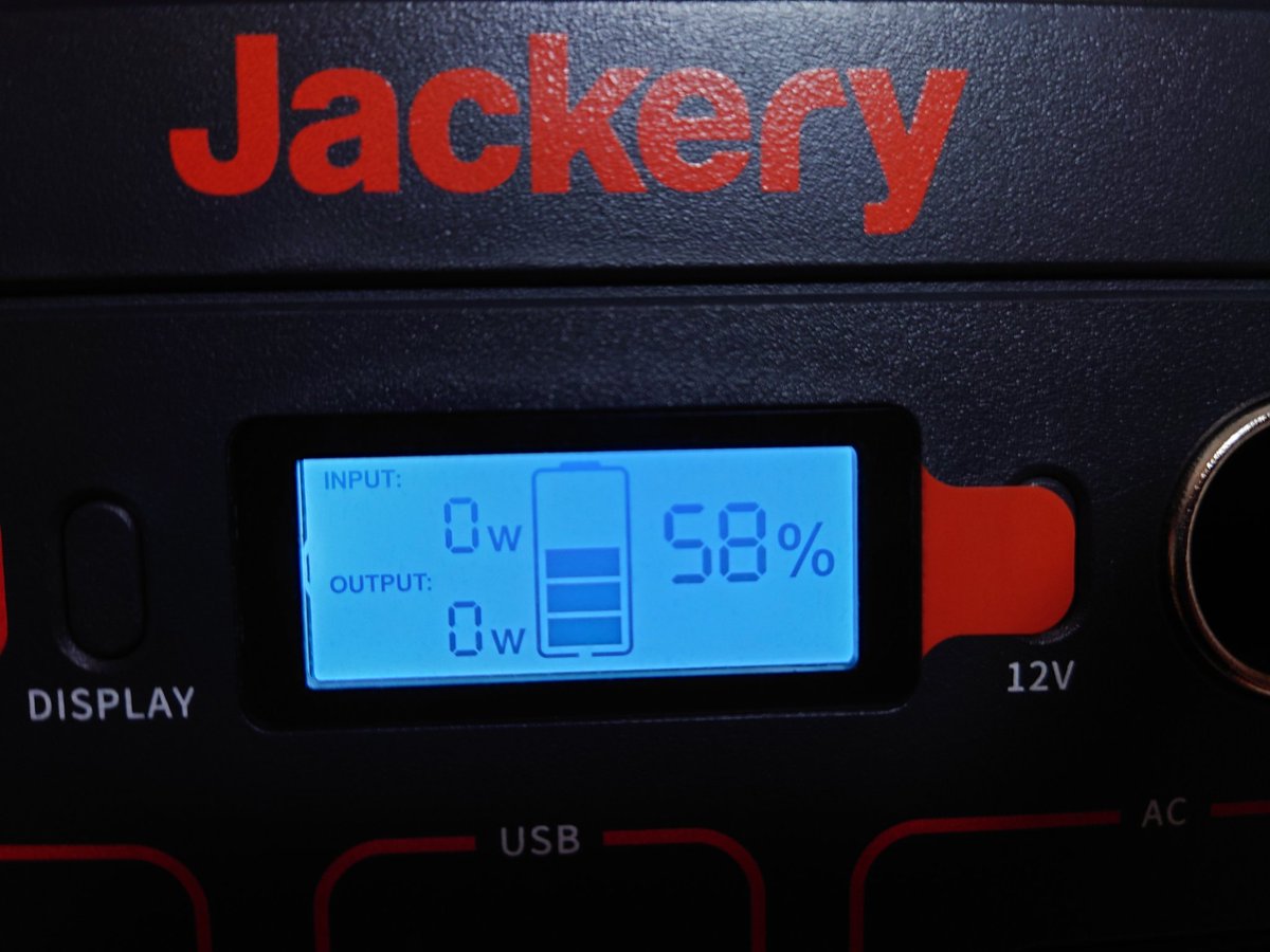 U1_Bukkominchu's tweet photo. 今回の遠征4泊5日でポータブル電源 Jackery400(112200mAh/400W)の残量は無充電で58%でした。
※スマホ・ヘッドライト・懐中電灯の3つの充電に使用。
#ZEXUS
#ZX-R730
#ThruNite
#TT20 https://t.co/vUNXwHE9Y3