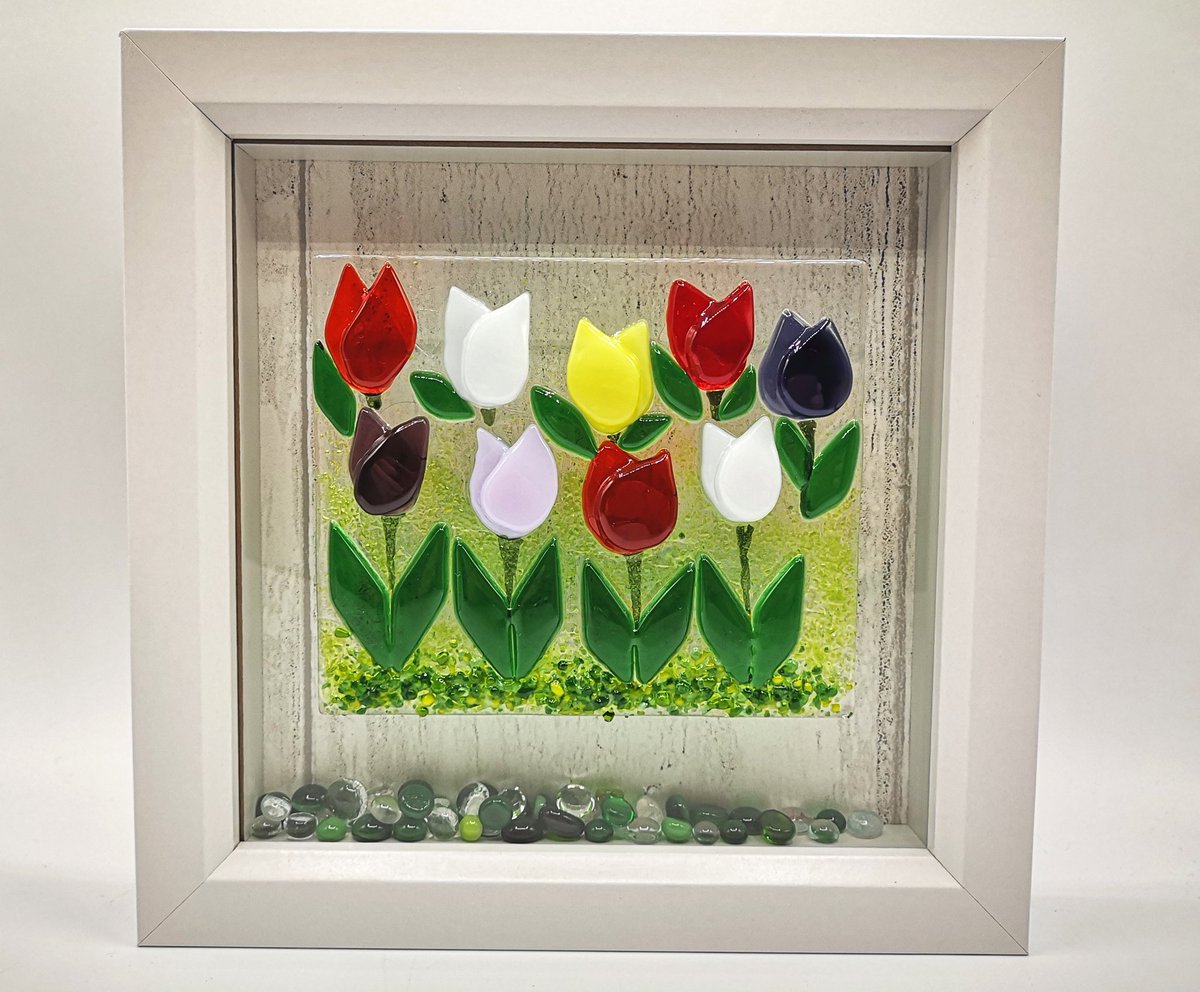These retro style tulips are now available from my #Etsy shop. Free UK shipping is included. A lovely gift for the gardener in your life 🌷

etsy.com/listing/116611…

#UKGiftAM #UKGiftHour #handmade #sundayvibes 
#weekendvibes #Spring