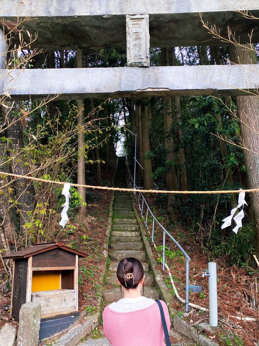 森のなかの祠と鍾乳洞のなかの湖夏目友人帳の聖地巡礼を兼ねて、以前から気になっていた場所に行ってきました！雨が心配でしたが