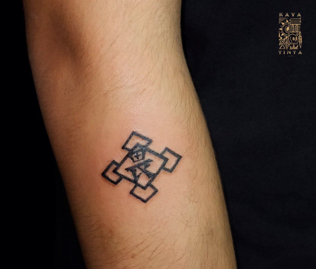 KAYATintaPH's tweet photo. Got no plans for the coming holidays? 🤔 You should get a tattoo with your bestie! 👯♀️
Our inbox is open for inquiries!
Wanna book an appointment? Please click the link and fill out the form: https://t.co/oL3LqURg6i 🍃
#Kayatinta #tattooqc #tattoostudio #tattoonearme https://t.co/JEpsG9GJlG