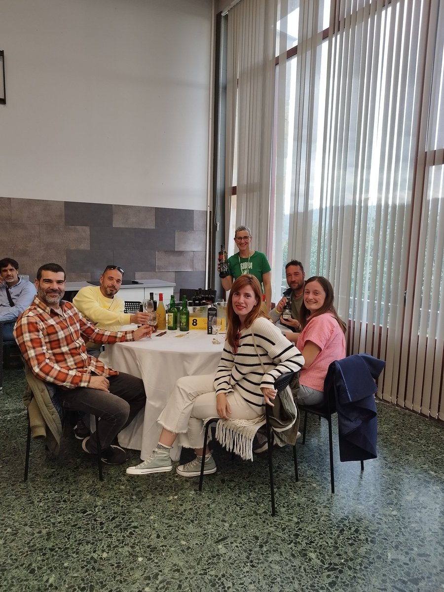 Salón de catas en la <a href="/summit_cider/">International Cider Summit Asturies</a> #asturiesciderweek llagar Castañón presentando su #Xizfrizzante y #Roxmut 🤩