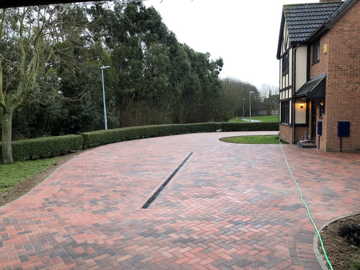 CamBlockPaving's tweet image. One of our favourite driveways to date just before lockdown in 2020….
