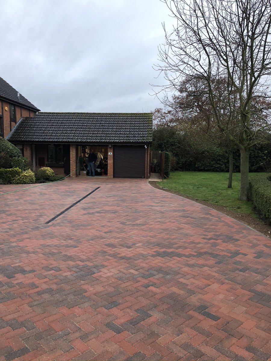 CamBlockPaving's tweet image. One of our favourite driveways to date just before lockdown in 2020….