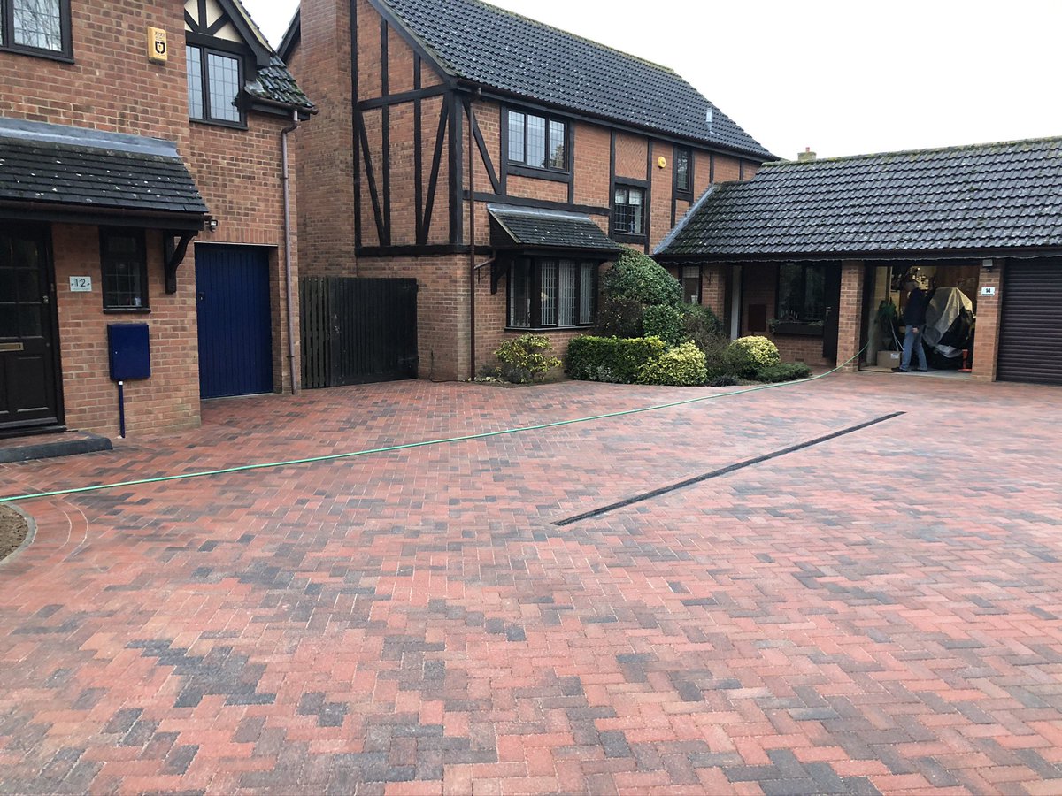 CamBlockPaving's tweet image. One of our favourite driveways to date just before lockdown in 2020….