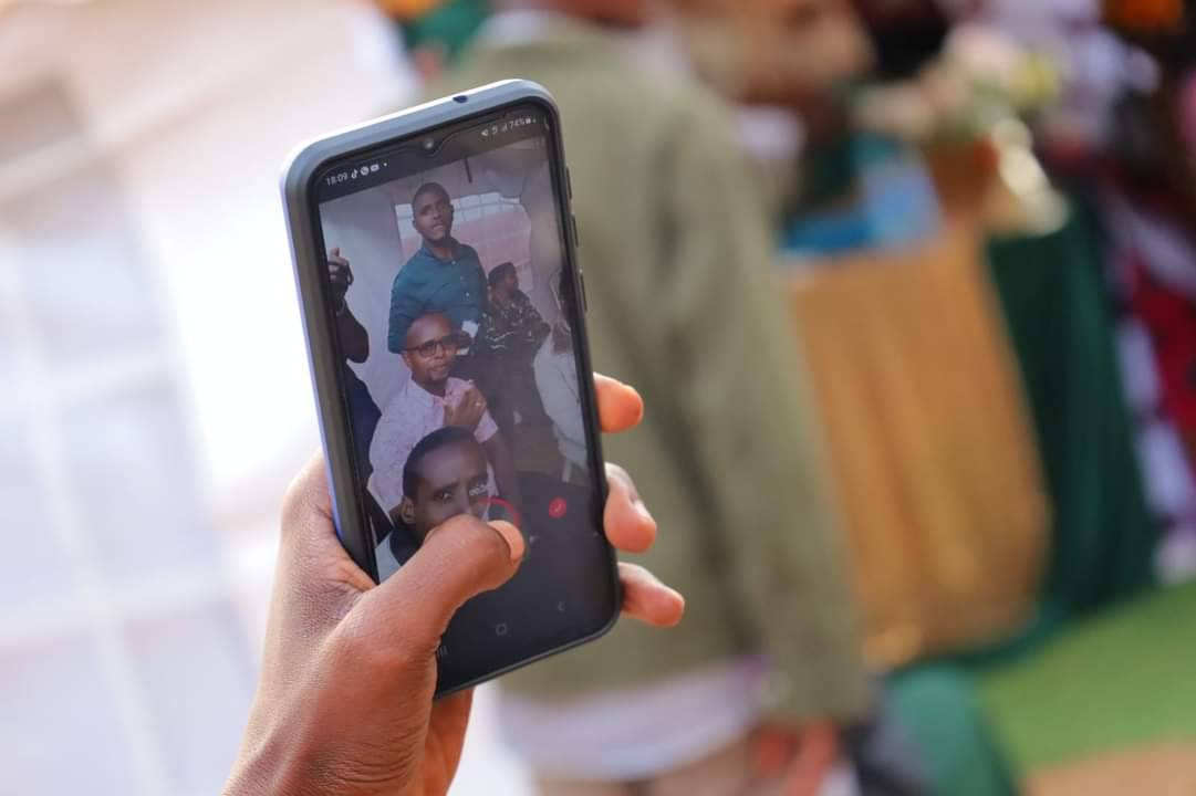 IsaacWaihenya's tweet photo. Photo Moto π₯π₯π₯
Hapa #Mshamba alikuwa kwenye Sherehe na wala Sio #Shambani https://t.co/ykIuRCCT70