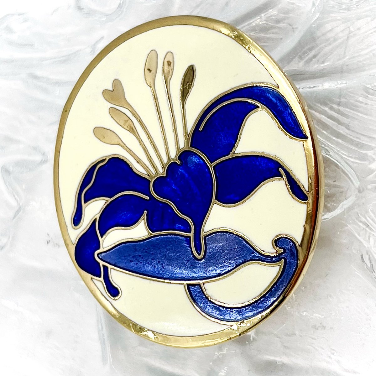 FISH & CROWN vintage cloisonné enamel brooch featuring a blue lily. For sale on Ebay: ebay.co.uk/itm/3144836296… #shopvintage #vintage #vintagebrooch #curios #cloisonne #enamelbrooch #flowerlower #gift #giftidea #lily