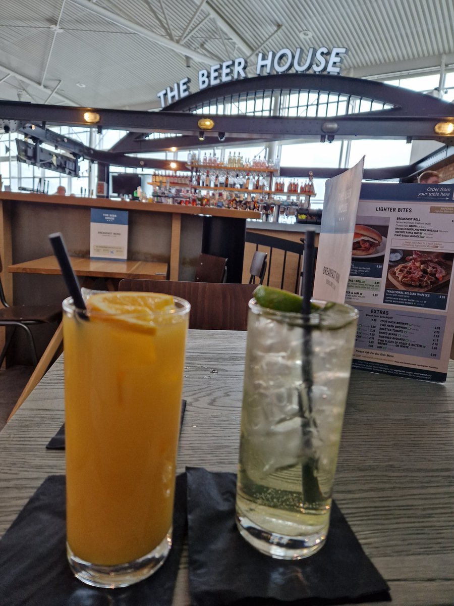 NicolaWintrip's tweet image. Obligatory airport tweet

#parisAway #IPredictaRiot 😱