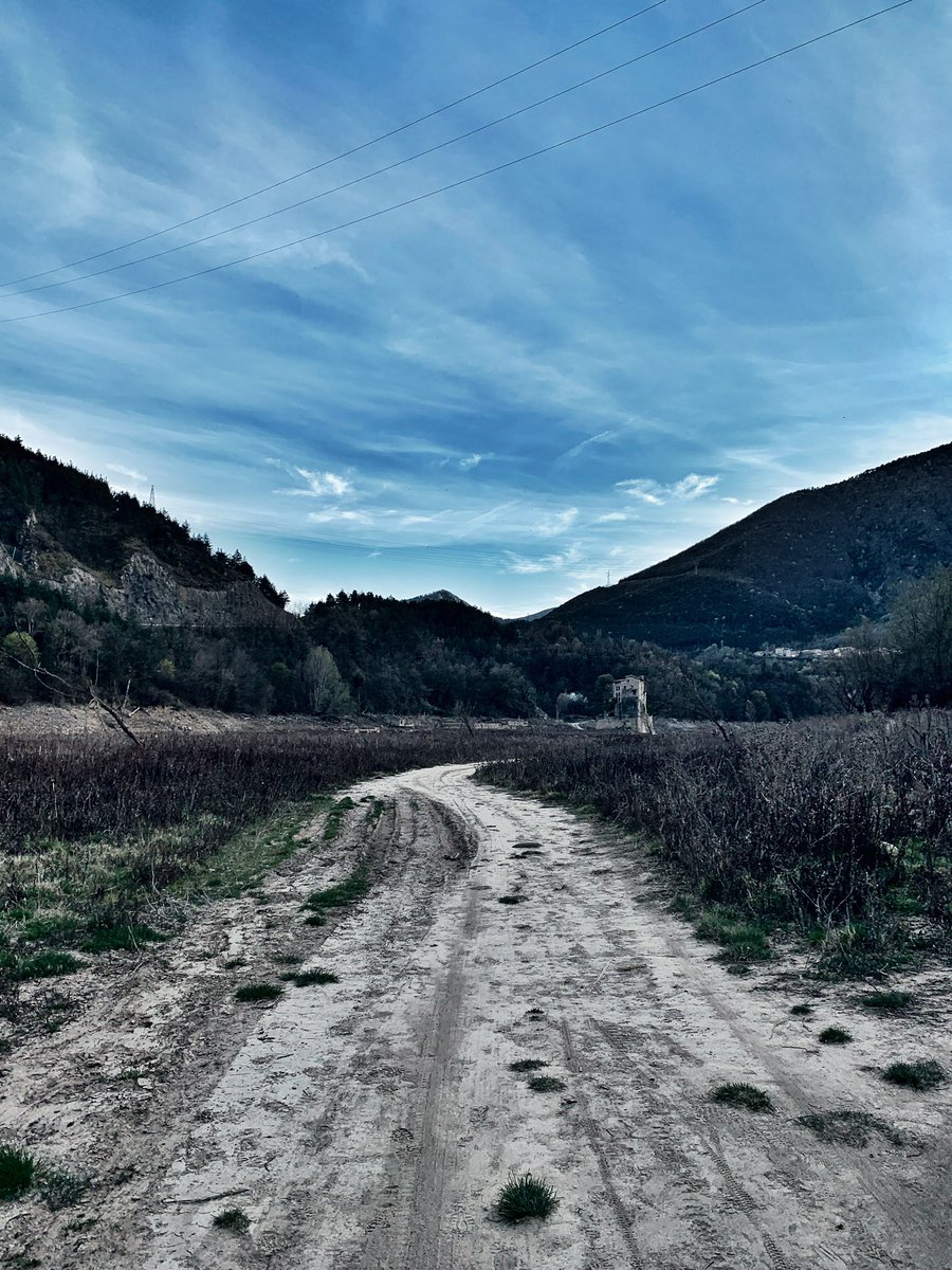 Queralt Gonfaus 🎗 (@qgonfaus) on Twitter photo Que bonic és poder conèixer llocs nous del #Berguedà que sempre hem vist de lluny. Sant Salvador de la Vedella, a #Cercs (<a href="/ajcercs/">Ajuntament de Cercs</a>)
Endinsar-se al #pantàdelaBaells per la manca d’aigua.
#veureVSmirar #patrimoni #cultura Que bonic és poder conèixer llocs nous del #Berguedà que sempre hem vist de lluny. Sant Salvador de la Vedella, a #Cercs (<a href="/ajcercs/">Ajuntament de Cercs</a>)
Endinsar-se al #pantàdelaBaells per la manca d’aigua.
#veureVSmirar #patrimoni #cultura