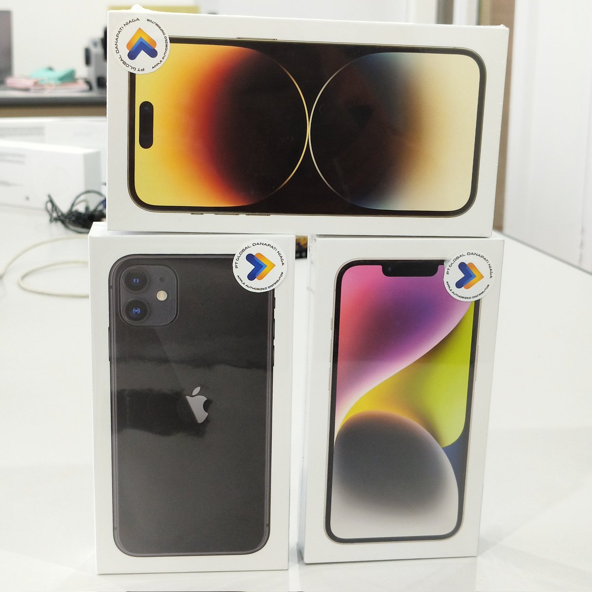 herrysw's tweet photo. 1. Distributor resmi iPhone di Indonesia bertambah satu: PT Global Danapati Niaga (GDN).

iPhone yang dipasarkan anak perusahaan Blibli itu berikan perlindungan tambahan 6 bulan atas kerusakan yang tak termasuk dalam garansi resmi. Misalnya, layar pecah dan rusak terkena air. https://t.co/2rfTRGa4Go