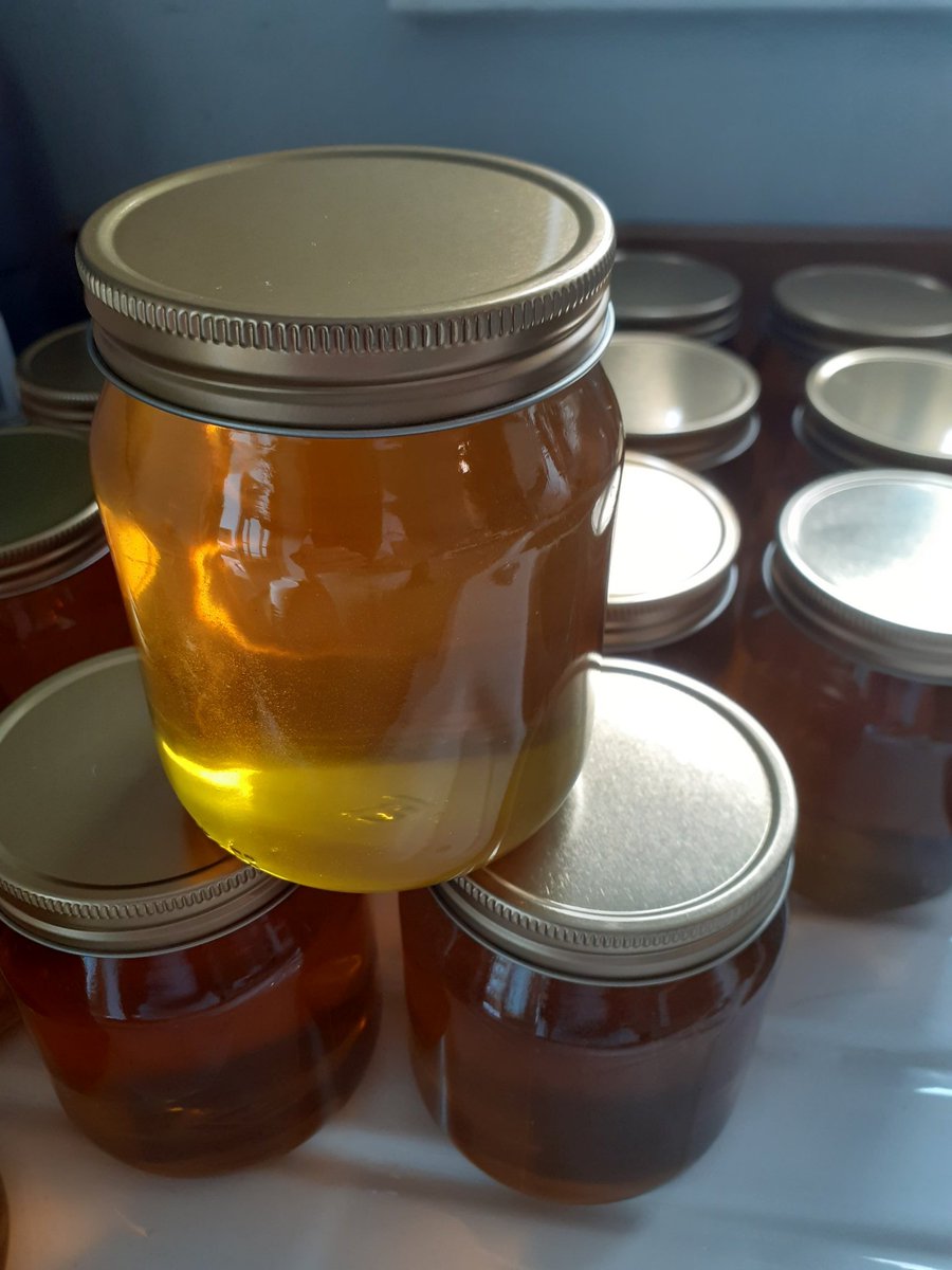batty_oldwoman's tweet photo. @BladeoftheS Buy from your local hobby beekeeper #pure #nothingadded #provenance https://t.co/8GMw3xU9aC