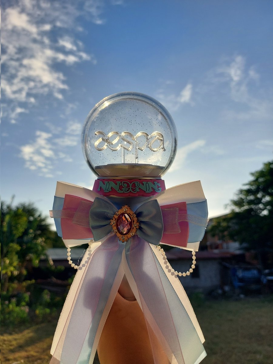 yizhuosnabi's tweet photo. — 💌 #nntwt_mail [230326]
   ╰➵ #aespasalamat ♡

another palamuti for my seubong! got ningning's and winter's lightstick accesories from @aespabili 🤍 they are so pretty 🥺 https://t.co/gIkFWW0QXX