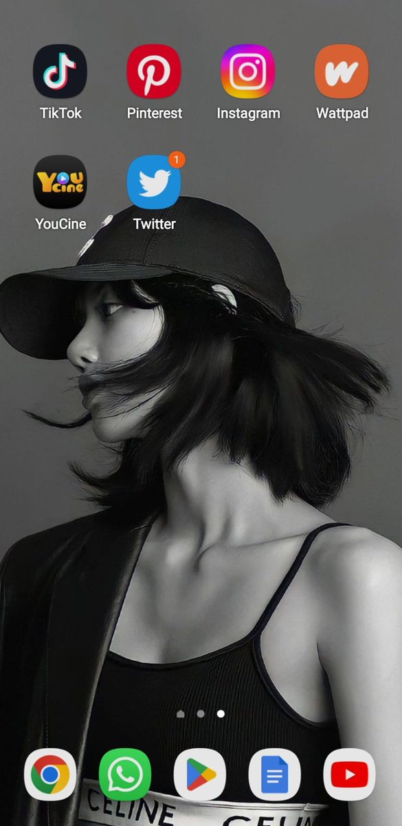 tehfatfobia's tweet photo. vibe check

judge me based on my:
- lock screen
- homescreen
- pinterest
- last song i listened to https://t.co/WQEpKis7JO