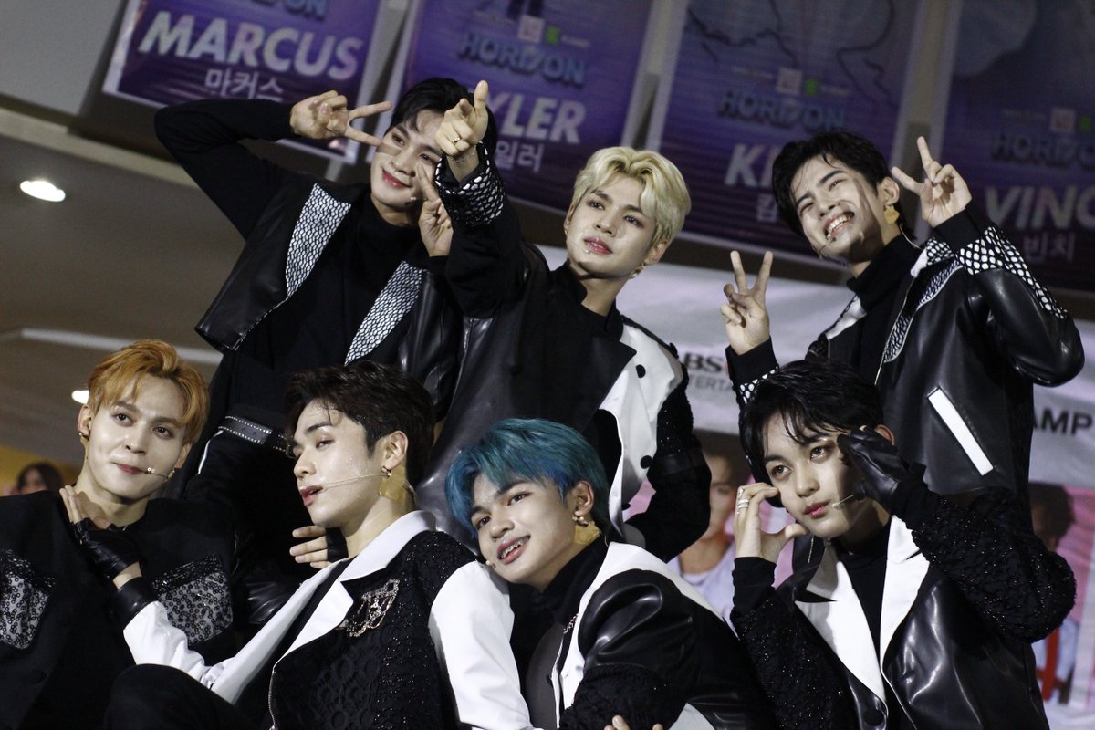 HORI7ONofficial's tweet photo. Let's give it up for HORI7ON! Let's go, Pampanga! #HORI7ON_GoesToPampanga 
 
WATCH HERE LIVE: 
https://t.co/PHKT3Pcewj

 #VINCI #KIM #KYLER #REYSTER #WINSTON #JEROMY #MARCUS #호라이즌 #빈치 #킴 #카일러 #레이스터 #윈스턴 #제로미 #마커스 https://t.co/rhzZAMpsQI