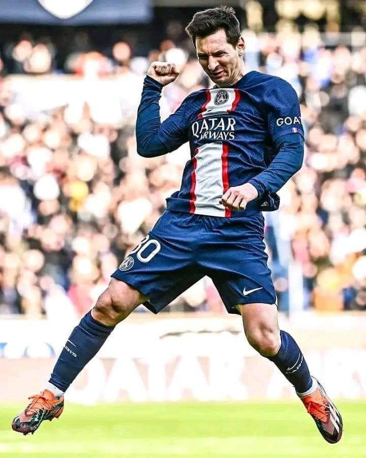 RemarksFootball's tweet photo. 🇵🇹 Cristiano Ronaldo has lost 1 UCL final in his career

🇧🇷 Neymar has lost 1 Copa América final in his career

🇫🇷 Mbappe has lost 1 World Cup final in his career

And all of them were defeated by Lionel Messi 🐐🏆 https://t.co/FZ7qbMVRqS