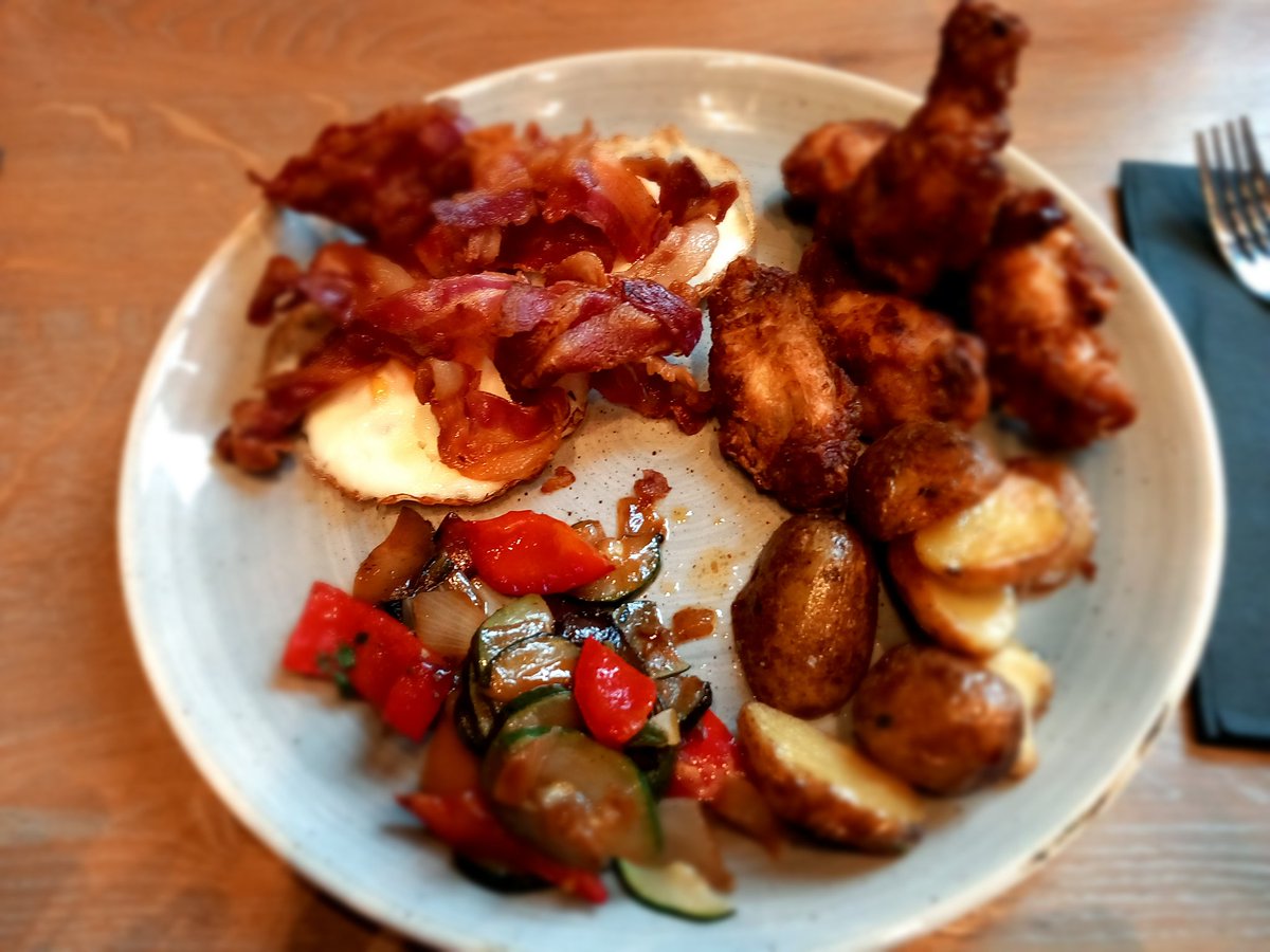 MrGIF4479's tweet image. Die ersten zwei Runden #Brunch #Buffet #TheAsh