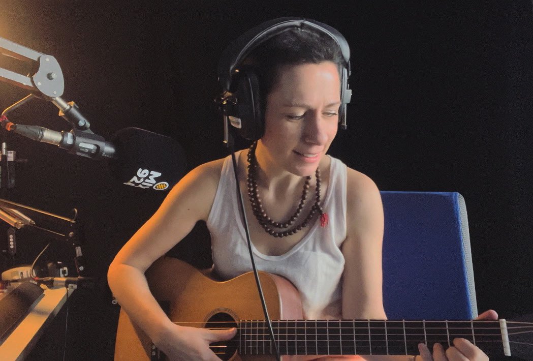 lauradannan's tweet photo. Thank you Steve @Mix926official for having me on your show on Friday! Loved singing my songs and chatting to you 😊#singersongwriter #StAlbans #localradio https://t.co/9hqon4VAqV