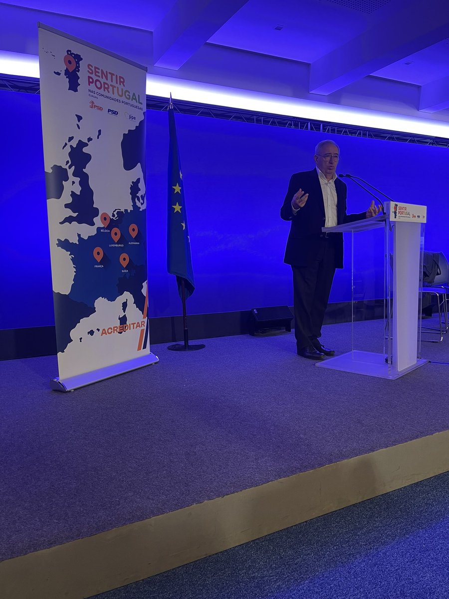 PSDPARIS's tweet photo. @LMontenegroPSD com as comunidades em #Paris . #sentirPortugal nas comunidades Portuguesas #acreditar @ppdpsd @CarlosG66928705 @PauloMarques93 https://t.co/8lOW7sz36u