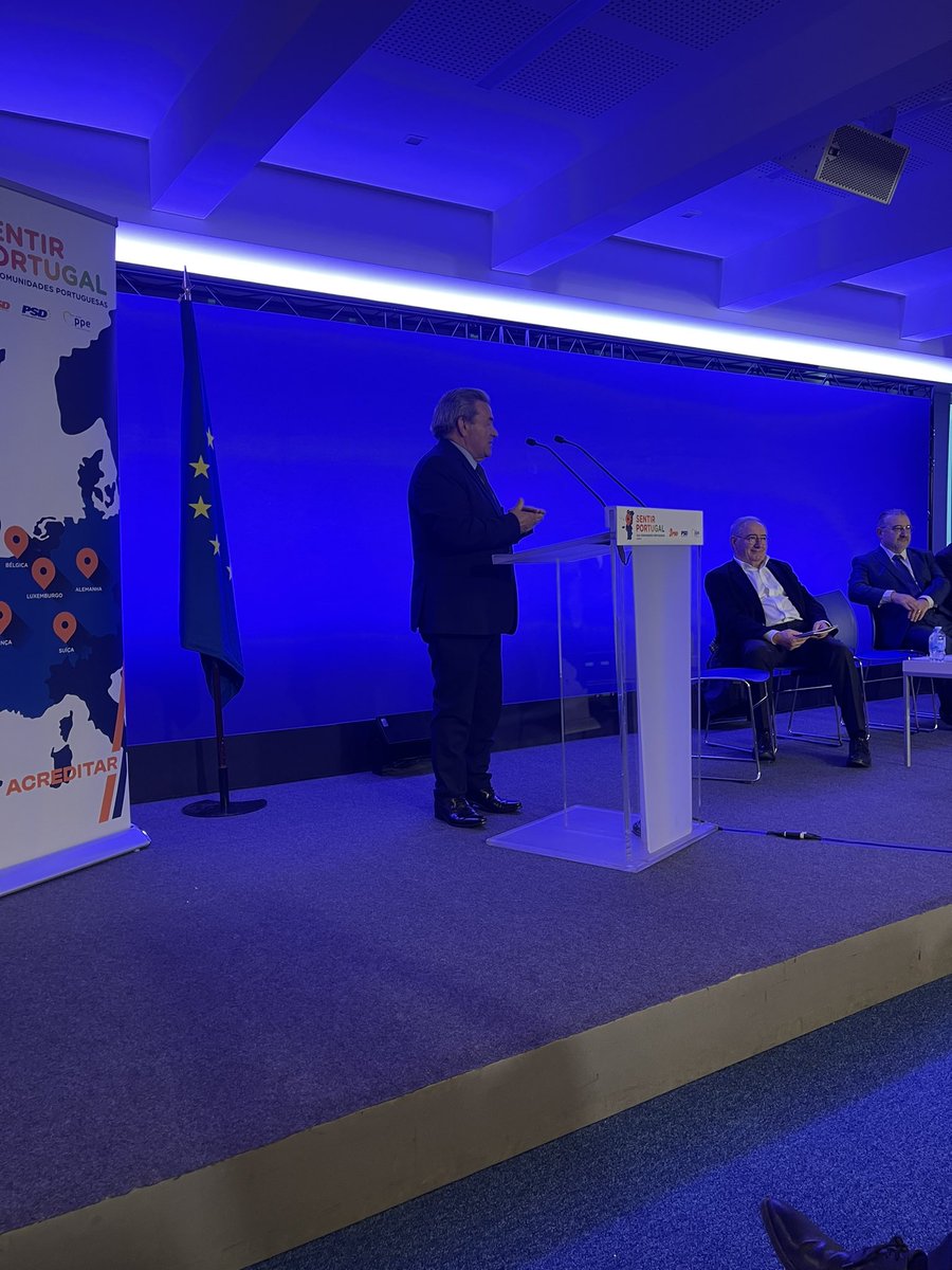 PSDPARIS's tweet photo. @LMontenegroPSD com as comunidades em #Paris . #sentirPortugal nas comunidades Portuguesas #acreditar @ppdpsd @CarlosG66928705 @PauloMarques93 https://t.co/8lOW7sz36u