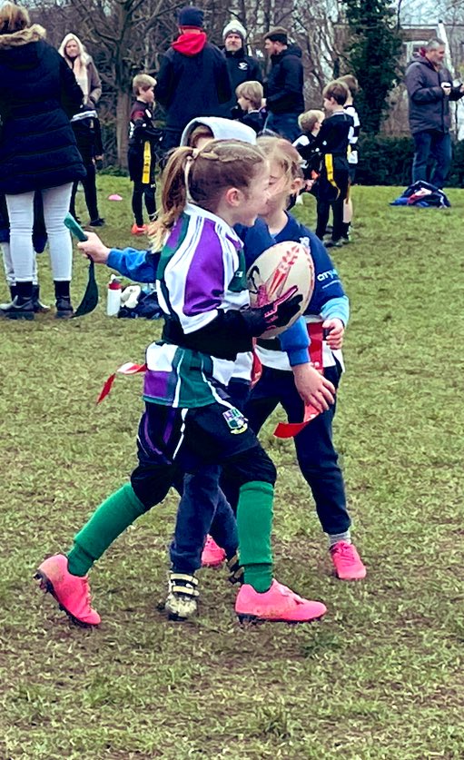 hedge2012's tweet photo. Liberty ❤️ Sundays &amp; even at this age has been told that girls don’t play rugby. What makes me super proud she made a PowerPoint &amp; took it to school to prove that girls can play any rugby.  She is so lucky to have players like @sarah_hunter8 &amp; the the red roses to be inspired by. https://t.co/v0Yuf3dAnw