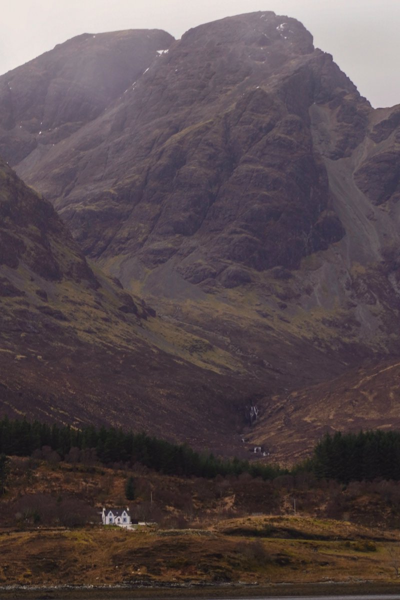 folknstory's tweet photo. Could you live here?๐ด๓ ง๓ ข๓ ณ๓ ฃ๓ ด๓ ฟ๐
#Torrin #IsleofSkye #VisitScotland #Scottish https://t.co/rTqeRe2I3c