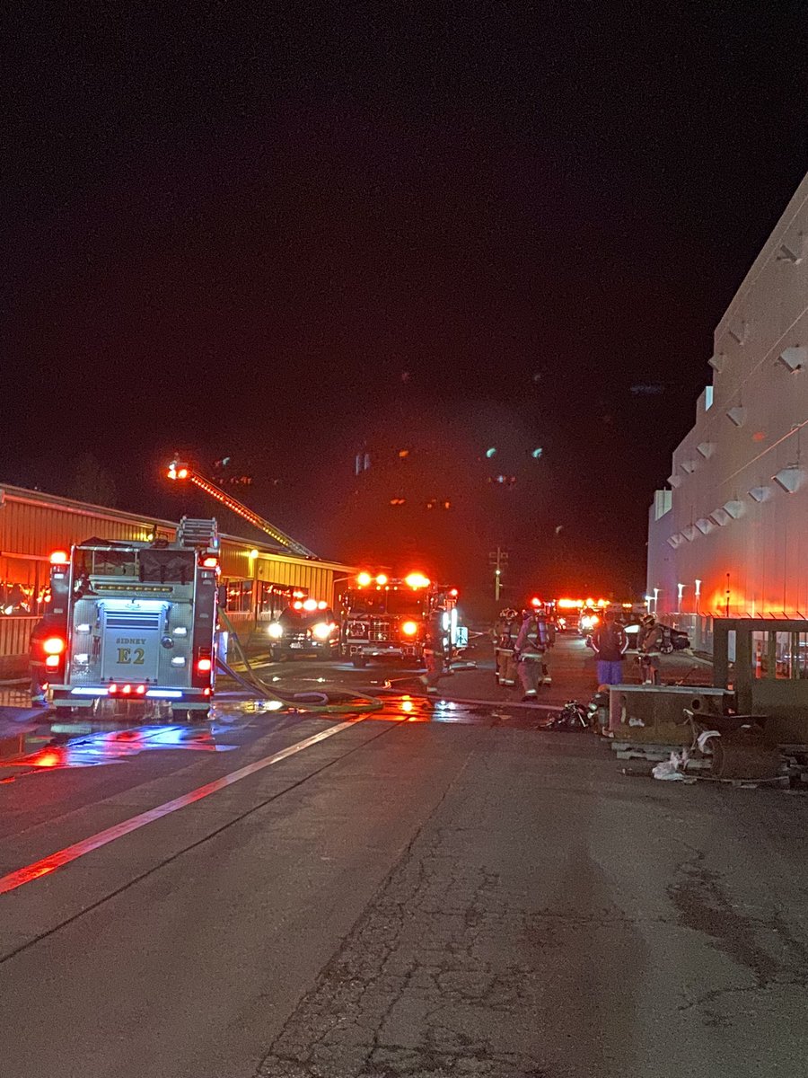 A commercial structure fire has been extinguished on Galaran Rd. <a href="/SidneyFireDept/">Sidney Fire Dept</a> <a href="/dns_fire/">North Saanich Fire</a> <a href="/CSaanichFire/">Central Saanich Fire</a> <a href="/SidneyRCMP/">Sidney/N.S. RCMP</a> <a href="/BCAmbulance/">BC Ambulance</a> responded. A quick response and aggressive attack contained the fire largely to the room of origin. No injuries reported, cause is under investigation