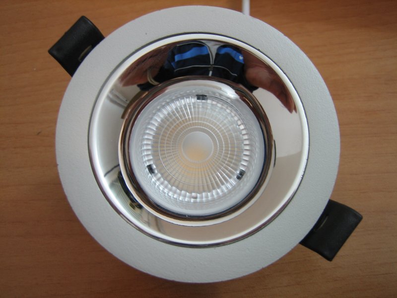 blogbombillas's tweet photo. Foco #downlight #led 7W circular #Lifud de #Efectoled UGR15
https://t.co/EHyZFYzzkg
Apto para sustituir focos halógenos de 50W, no se calienta gracias a su gran disipador, tiene un driver de calidad.
Que le hayan subido la duración de 30000 a 50000 horas de un día para otro... https://t.co/sL1BpL7GpQ