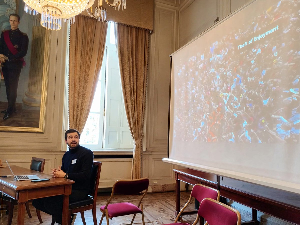 populismPSA's tweet photo. We had great presentations on Critical Fantasy Studies by @cjimenavg, @ClaudiaMohor, Joshua Hurtado and @bolandeira, who discussed the strategies for doing research in psychoanalysis and politics. #DTWF2 https://t.co/HZOdwoEOyW