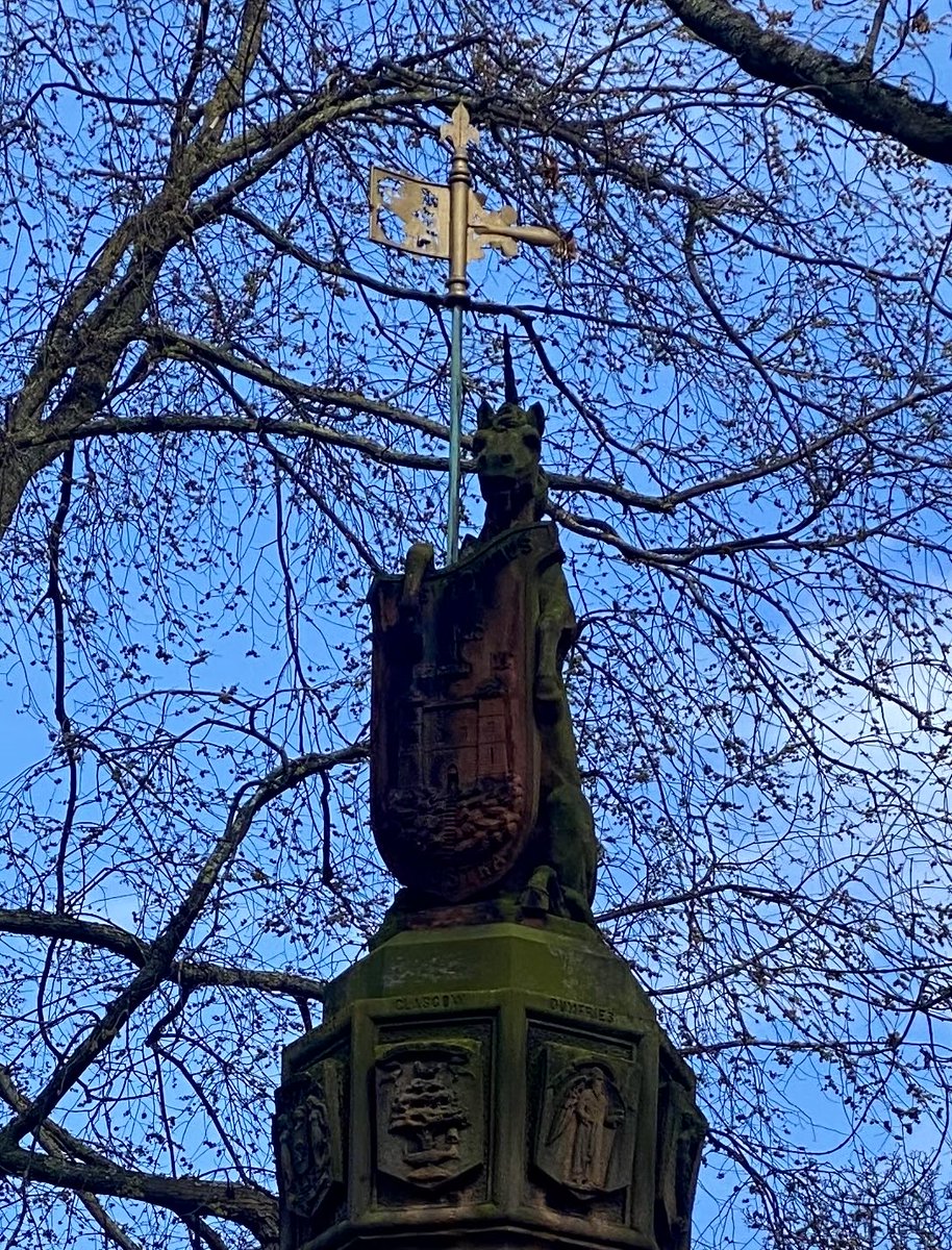 lorrrlane's tweet photo. Finally, a blue sky behind the Meadows’ unicorns 🦄 
Can’t believe I’d walked past these for years without looking up! https://t.co/JBpLo7SNks